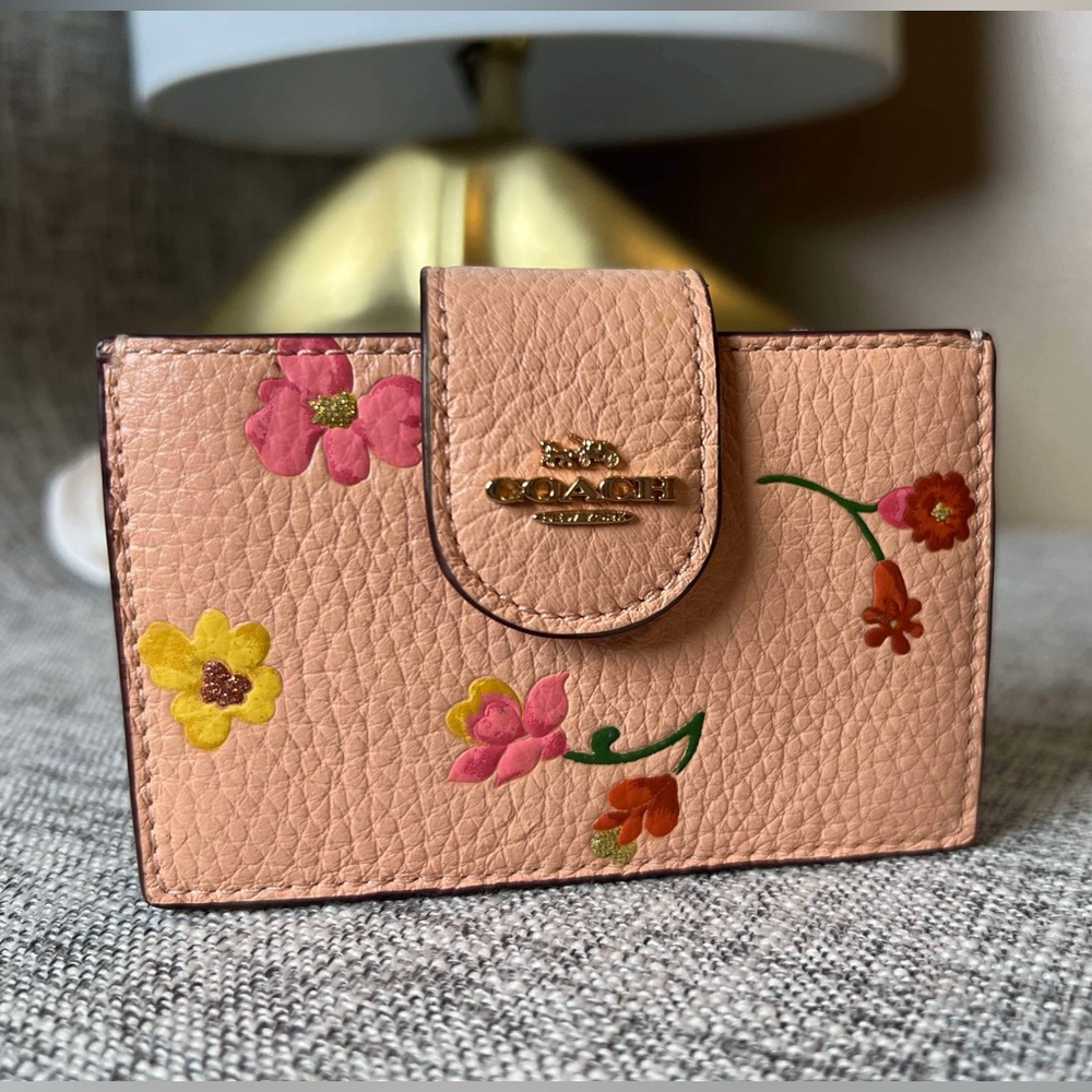 SOLD $99 SOLD (NWT)Coach Card Case With Mystic Floral Print